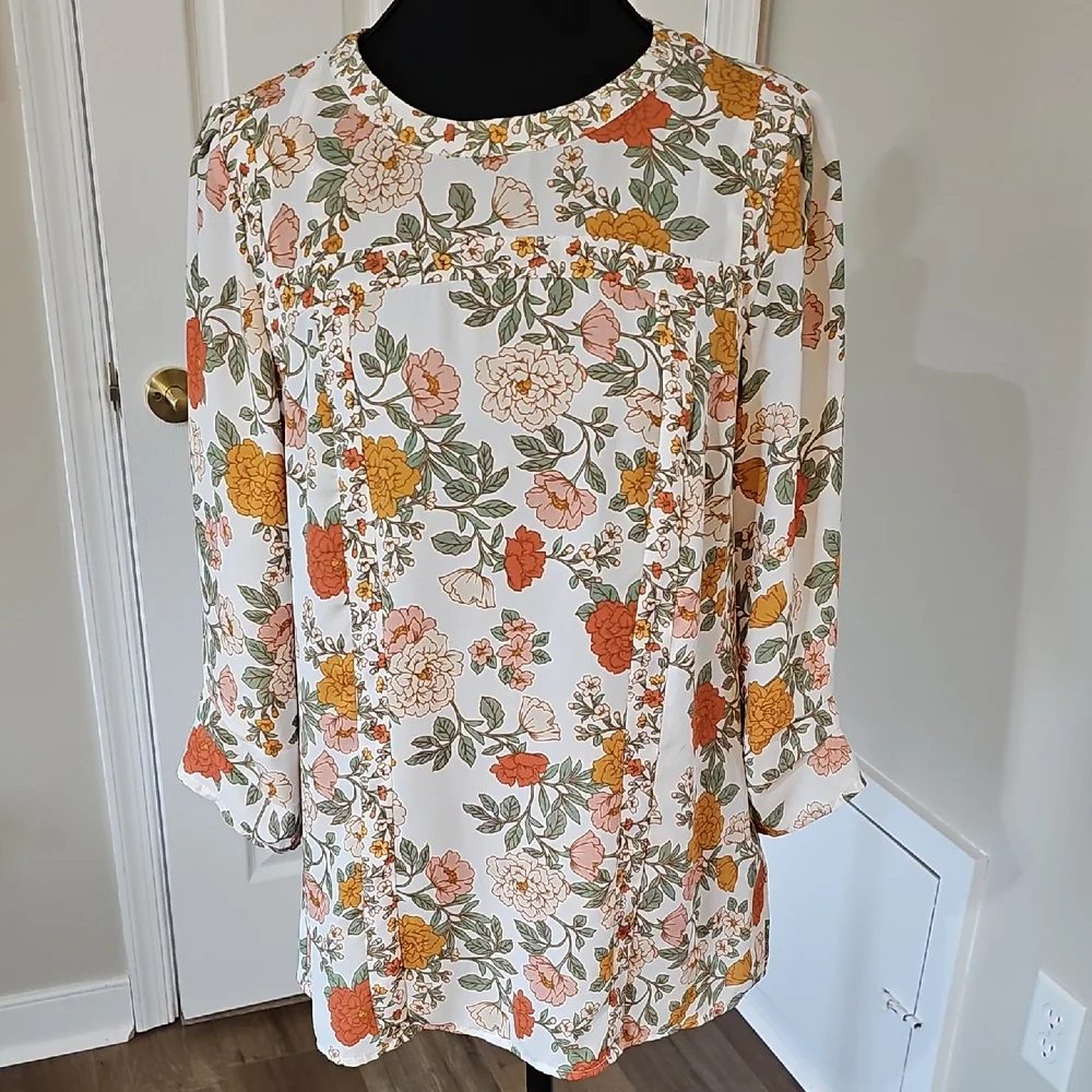 Top - Picture 2 of 16